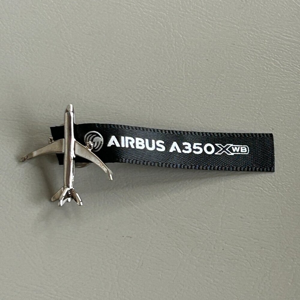 Vintage Airbus A350 Pin Badge & Ribbon Aircraft Aviation Memorabilia Collectable